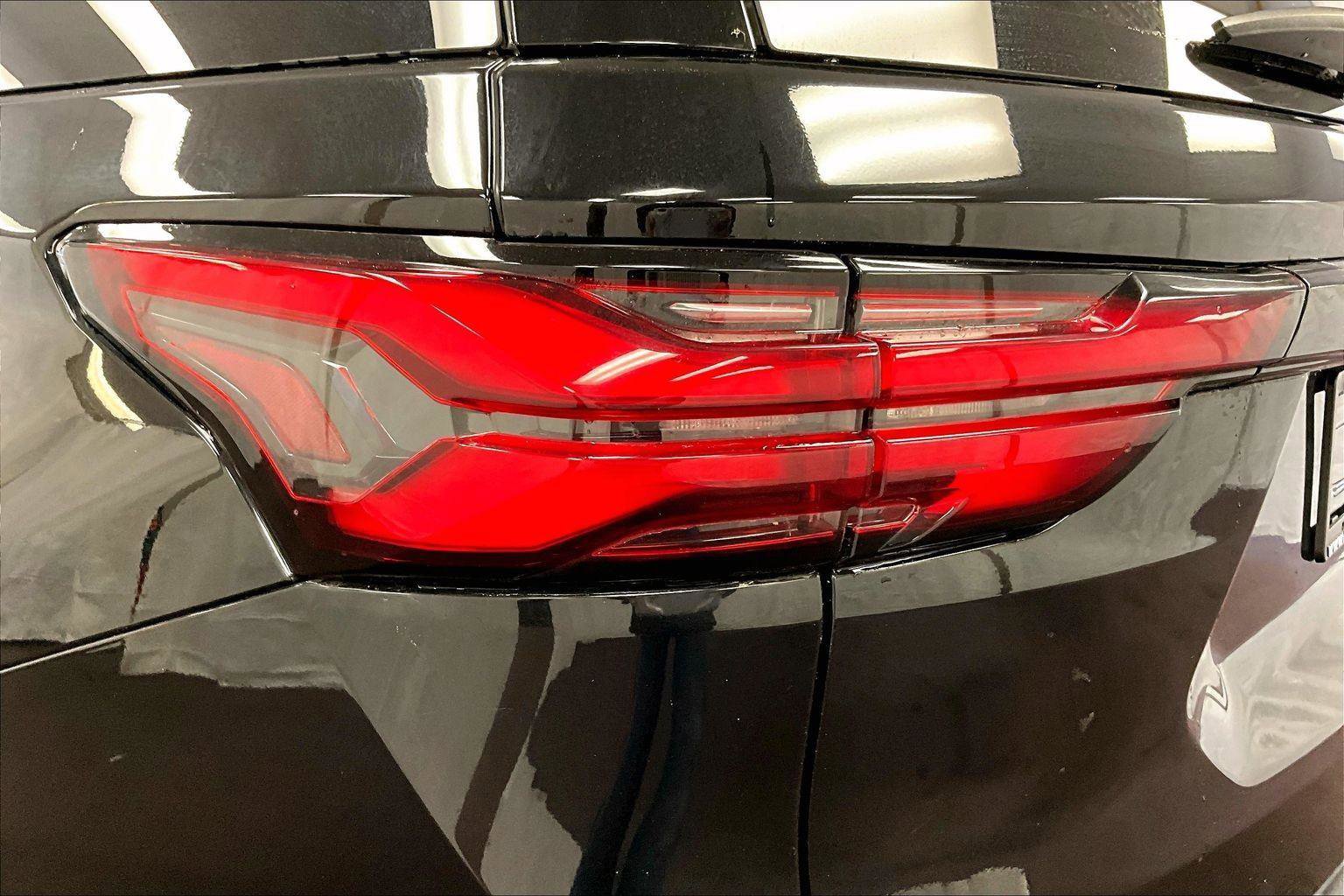 Used 2022 Chevrolet Traverse LT w/ LPO, Cargo Package image 29