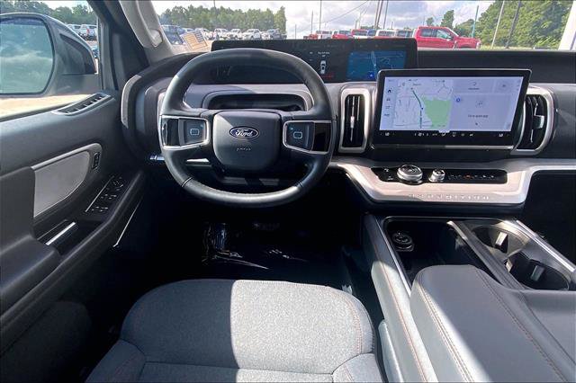 Certified 2025 Ford Expedition Active RWD image 5