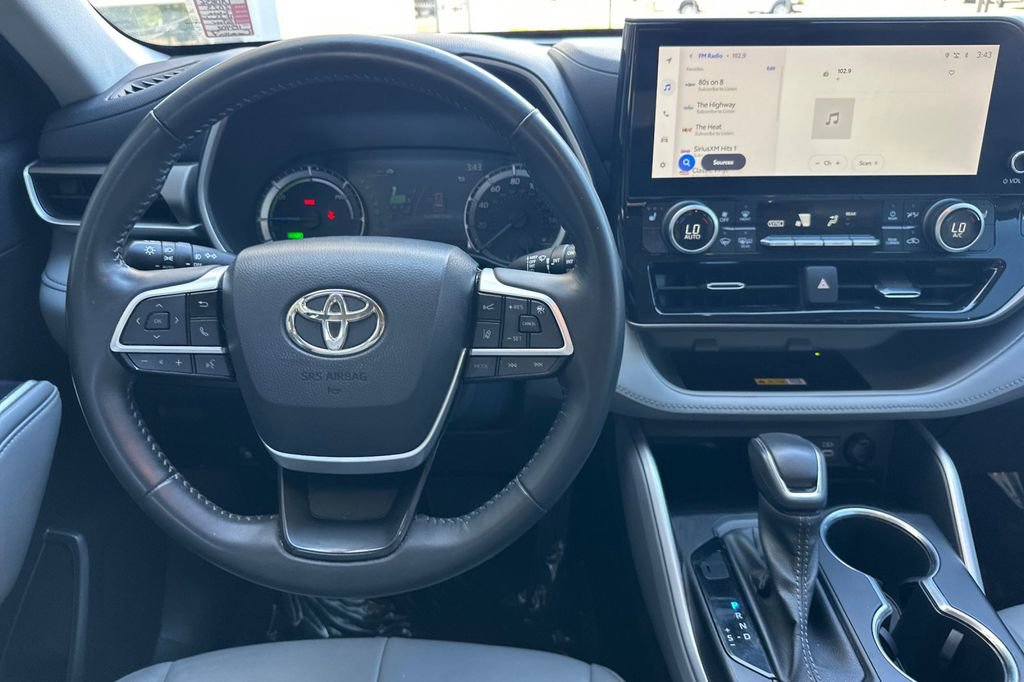 Used 2023 Toyota Highlander XLE AWD/4WD image 10