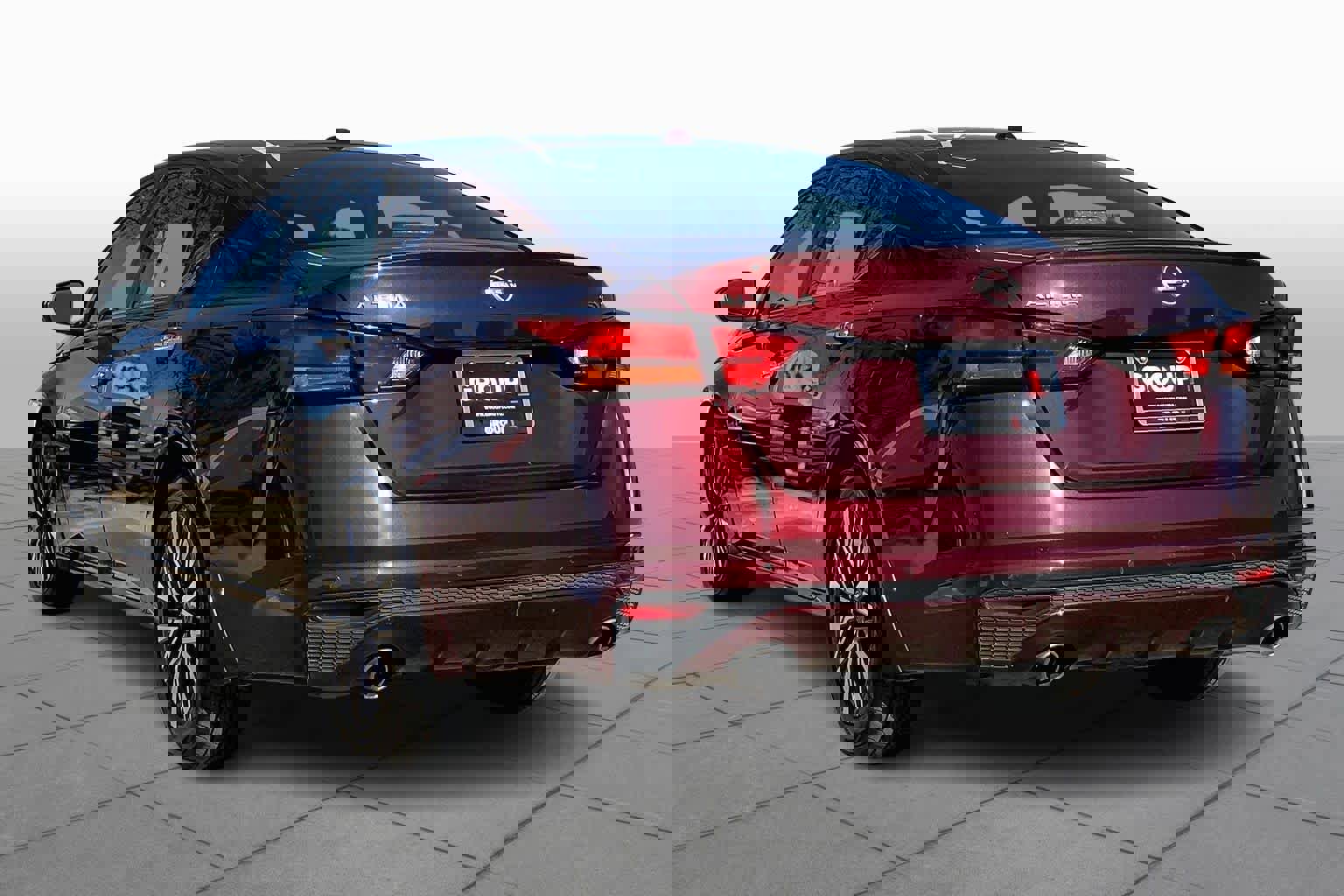 Used 2024 Nissan Altima 2.5 SV w/ SV Premium Package image 11