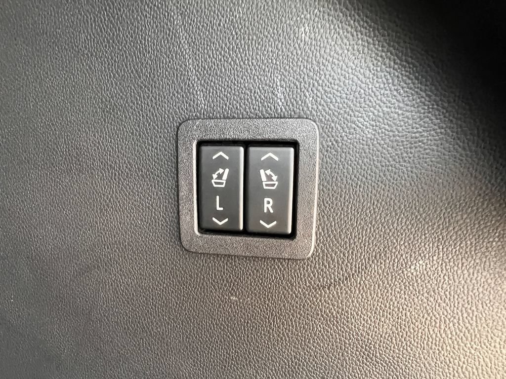 Used 2021 Buick Enclave Premium w/ Sun and Sites Package AWD/4WD image 17