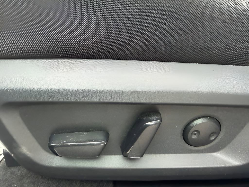 Used 2022 Nissan Rogue SV AWD/4WD image 16