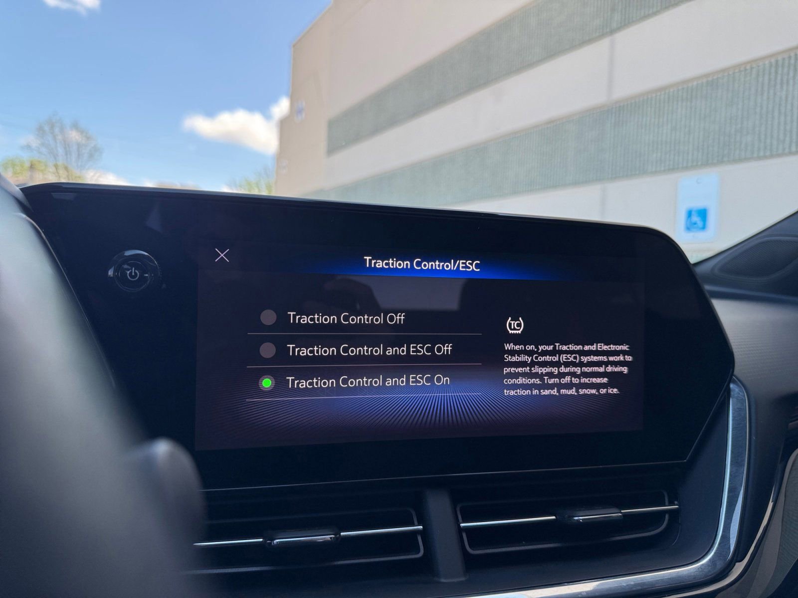 Used 2024 Chevrolet Trax RS w/ Sunroof Package image 25