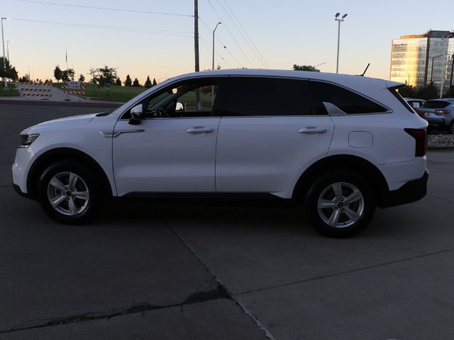 Used 2021 Kia Sorento LX FWD image 4