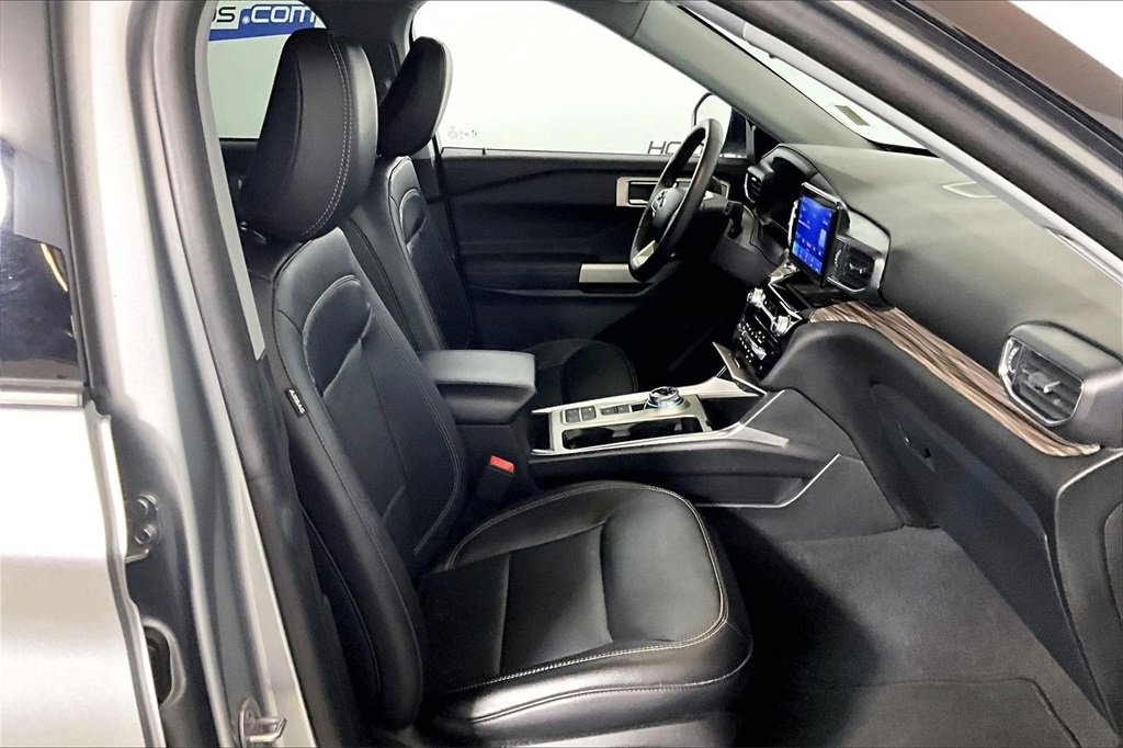 Certified 2024 Ford Explorer Limited image 6