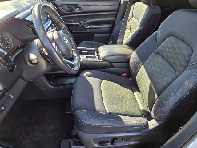 Used 2024 Nissan Pathfinder SV FWD image 16