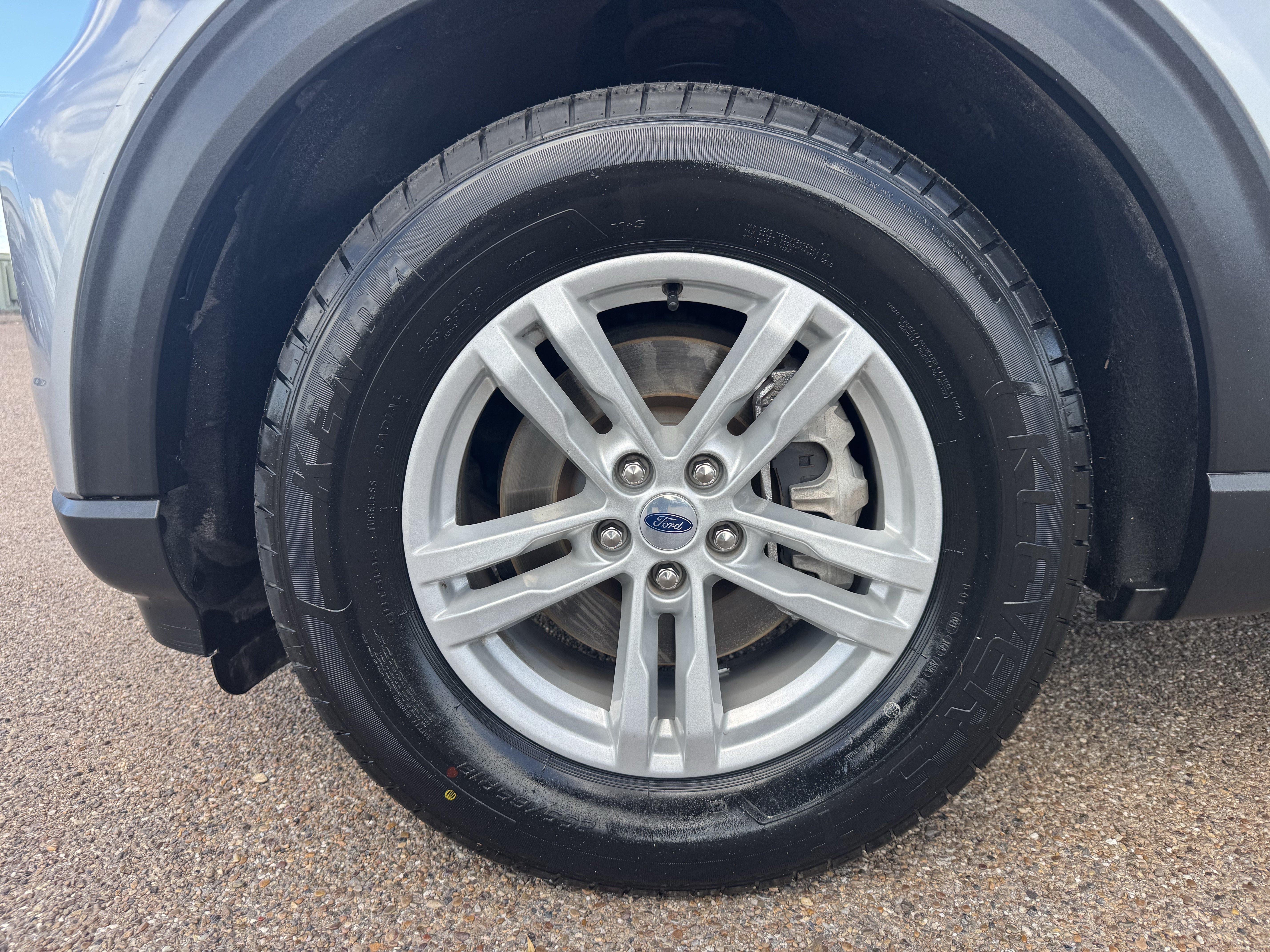 Certified 2024 Ford Explorer XLT RWD image 7