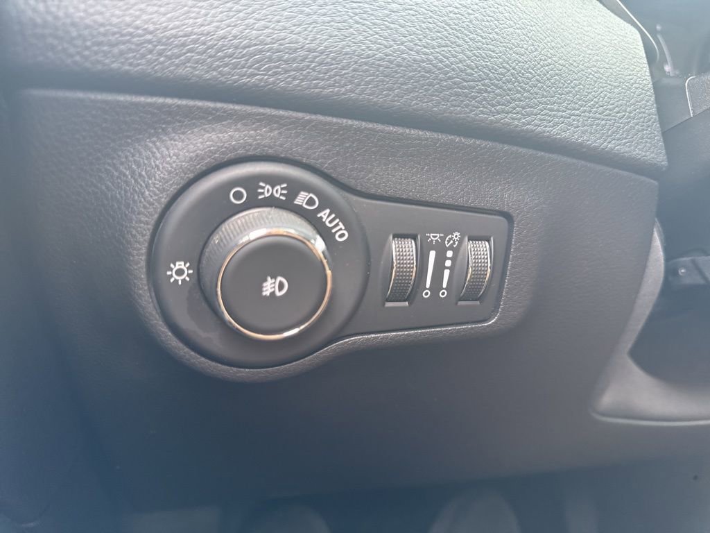 Used 2019 Jeep Compass Latitude w/ Cold Weather Group image 25