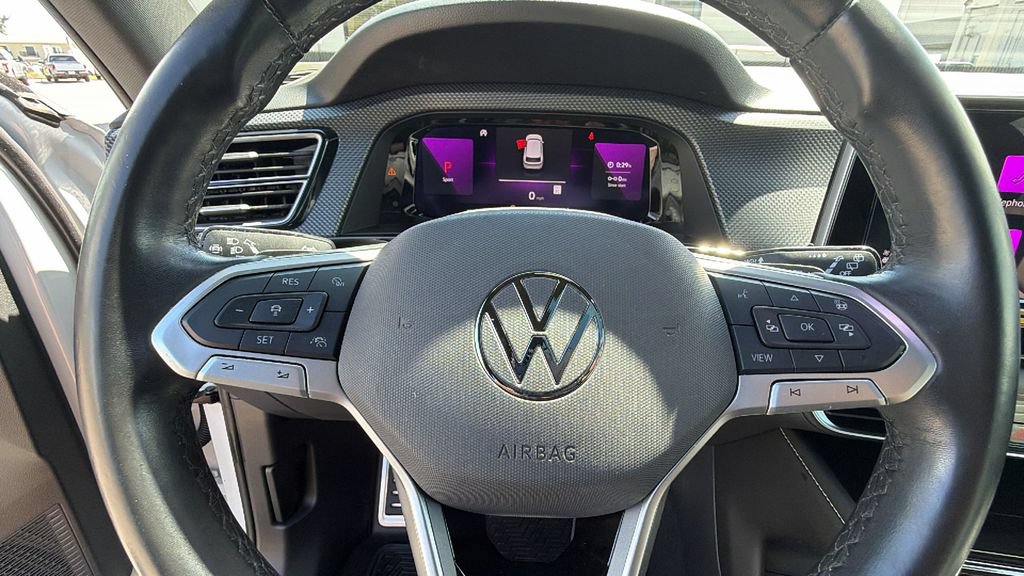 Used 2024 Volkswagen Atlas Cross Sport SEL R-Line AWD/4WD image 17