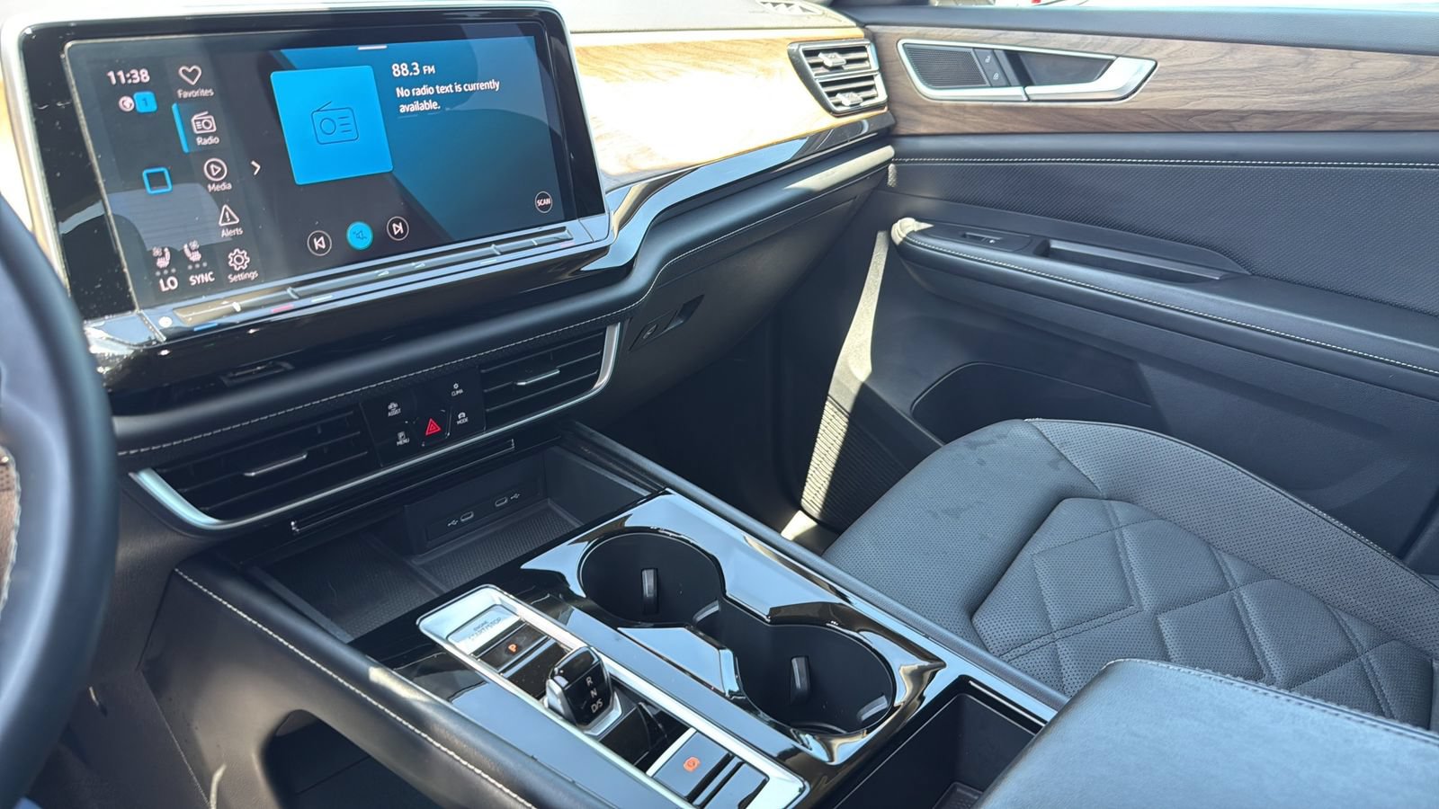 Used 2024 Volkswagen Atlas SE FWD image 20
