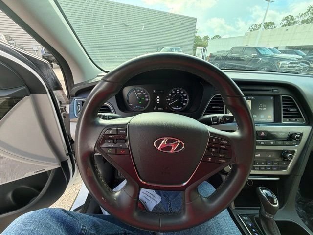 Used 2017 Hyundai Sonata Limited FWD image 16