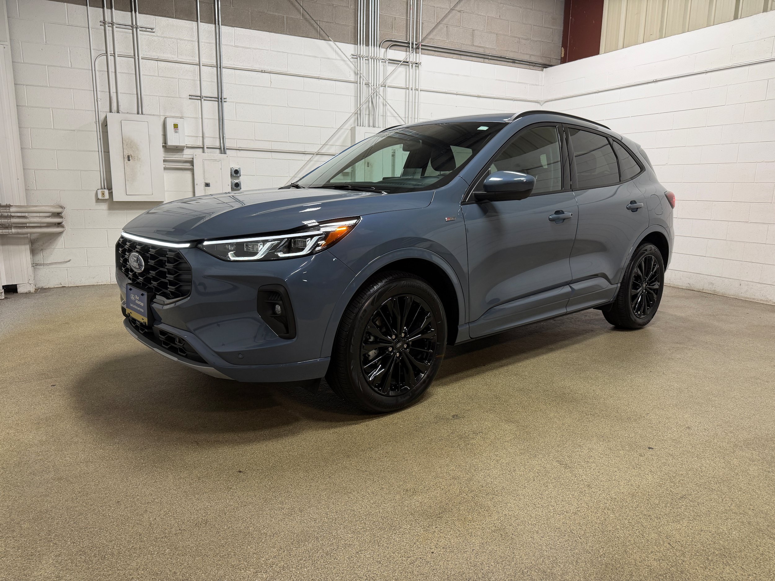 Certified 2025 Ford Escape ST-Line Elite w/ Premium Technology Package AWD/4WD image 2