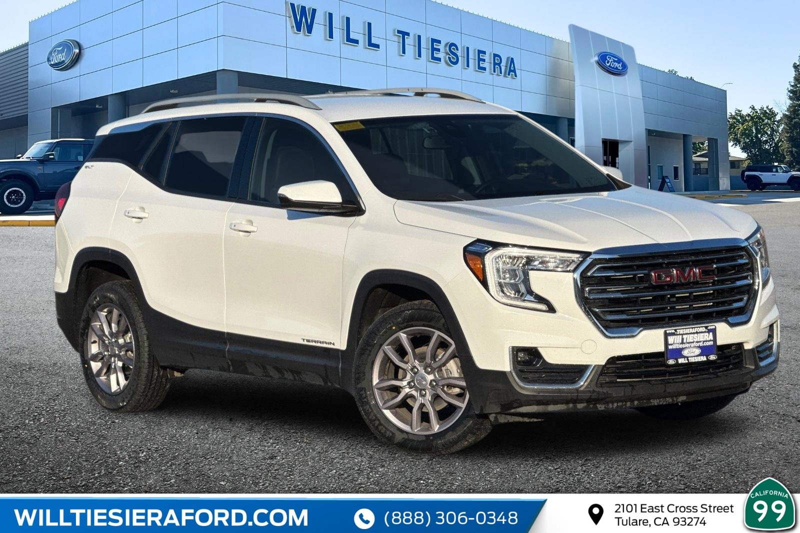 Used 2024 GMC Terrain SLT image 1