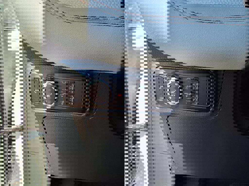 Certified 2025 Ford Explorer Active w/ Active Comfort Package image 17