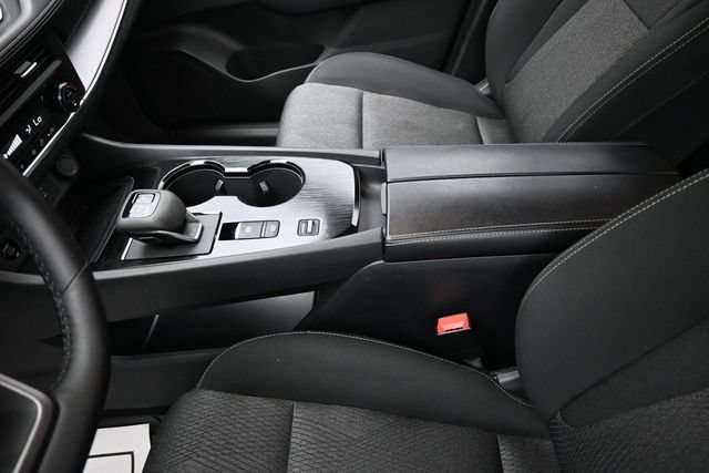 Used 2025 Nissan Rogue SV FWD image 24
