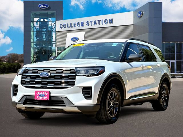 Certified 2025 Ford Explorer Active RWD image 2