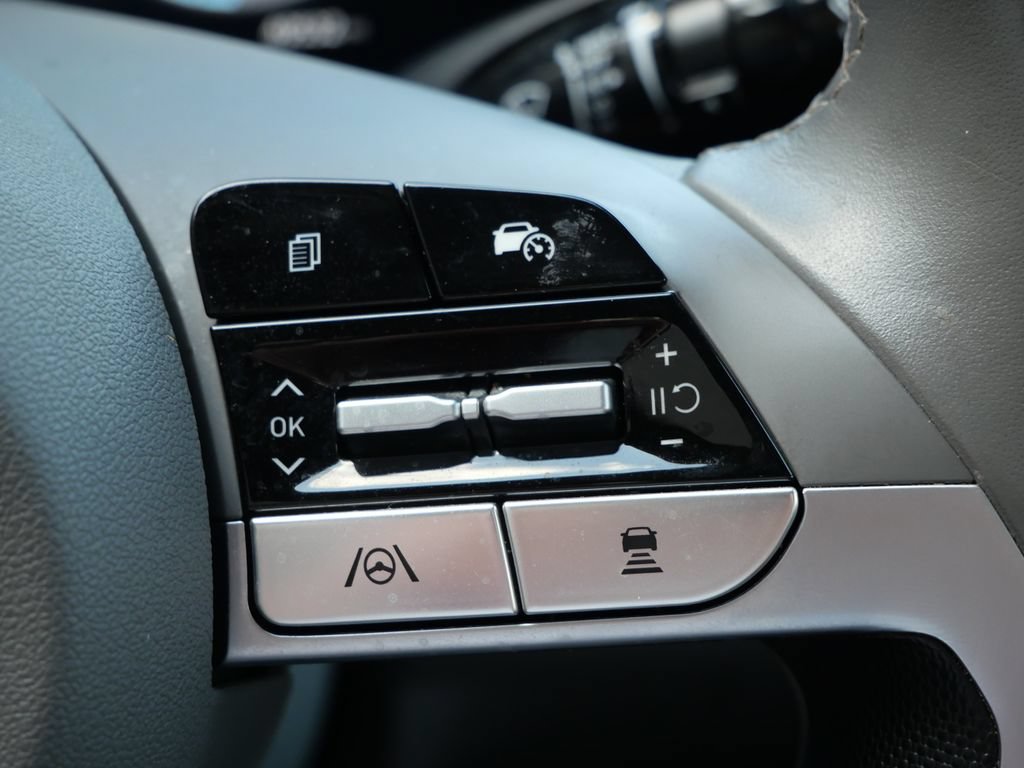 Used 2025 Hyundai Elantra SEL FWD image 22
