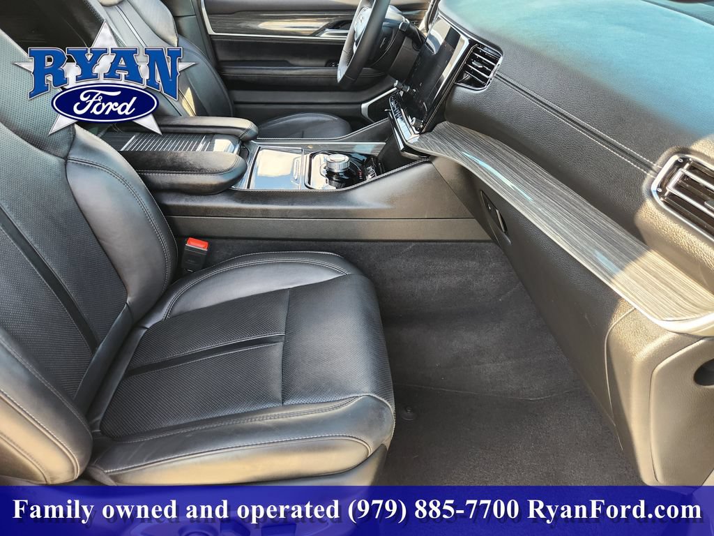 Used 2022 Jeep Wagoneer Series III w/ Flexible Seating Group RWD image 10