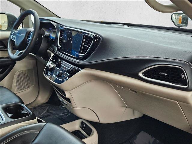 Used 2023 Chrysler Pacifica Touring-L FWD image 22