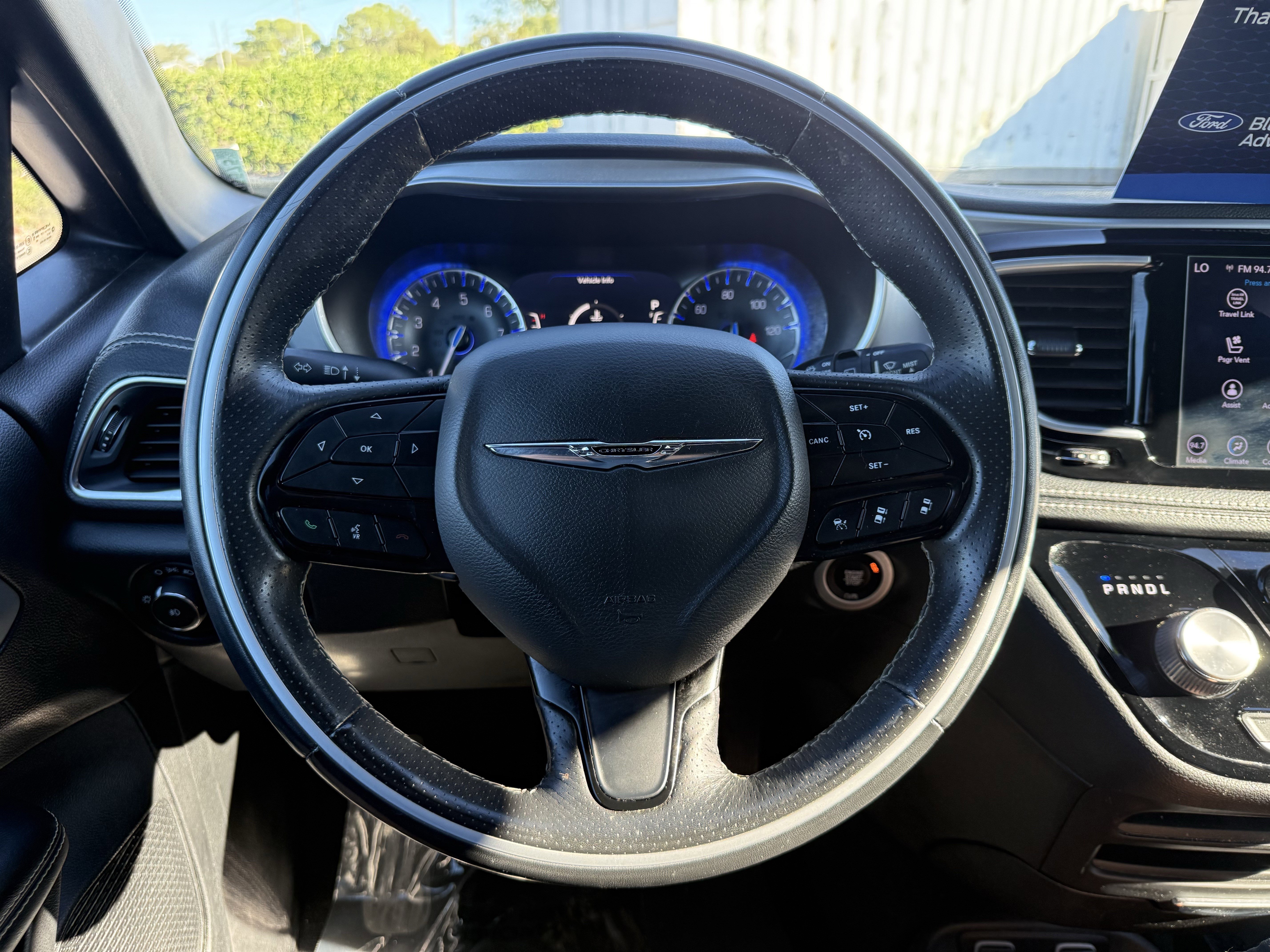 Used 2020 Chrysler Pacifica Limited w/ Advanced Safetytec Group image 27