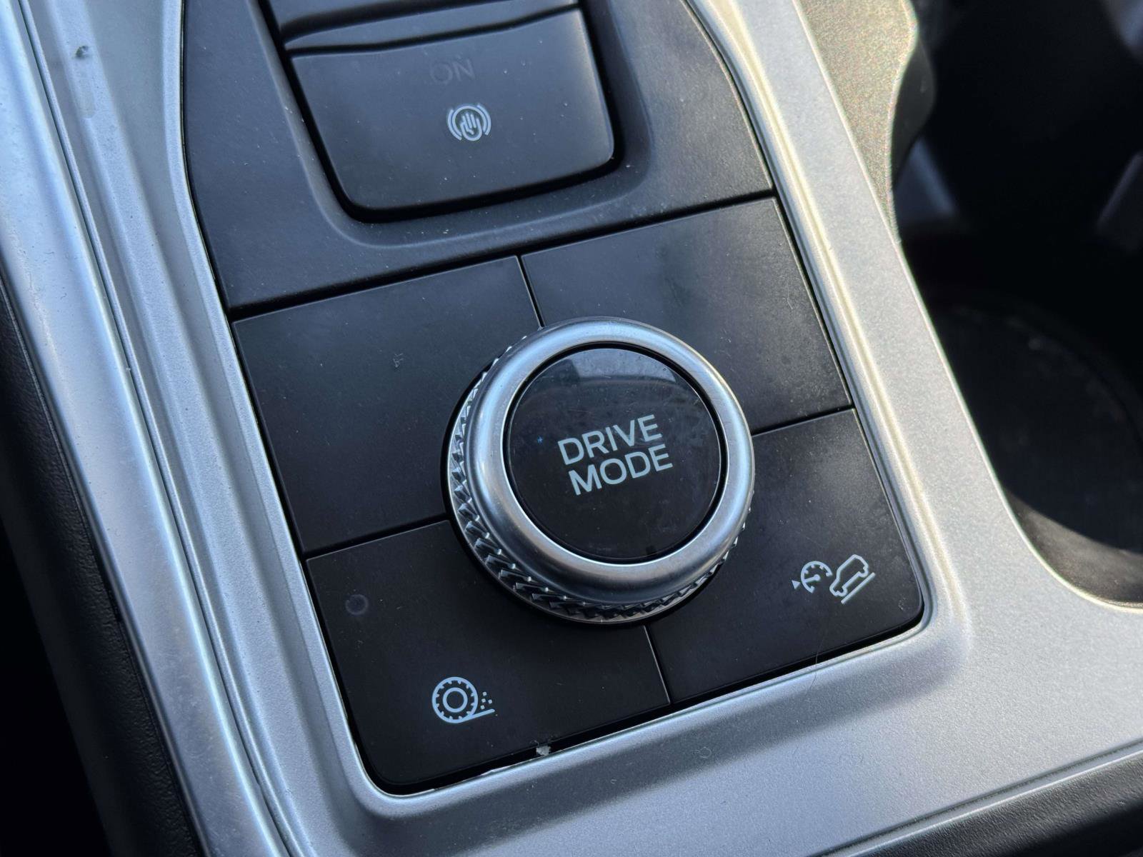 Certified 2022 Ford Explorer XLT w/ Equipment Group 202A image 27