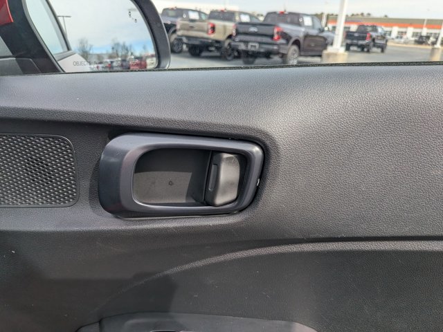 Used 2025 Hyundai Venue Limited image 33