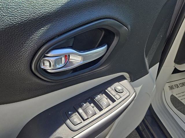 Used 2021 Jeep Cherokee Latitude Plus image 15