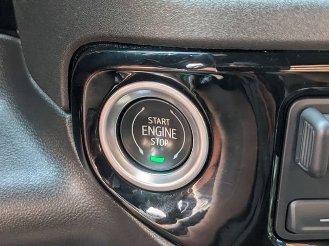 Used 2022 Chevrolet Silverado 1500 ZR2 w/ Technology Package AWD/4WD image 19