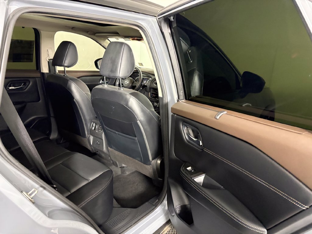 Used 2023 Nissan Rogue SV w/ SV Premium B Package FWD image 33