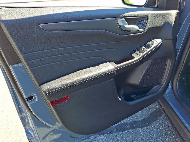 Certified 2026 Ford Escape SE FWD image 12