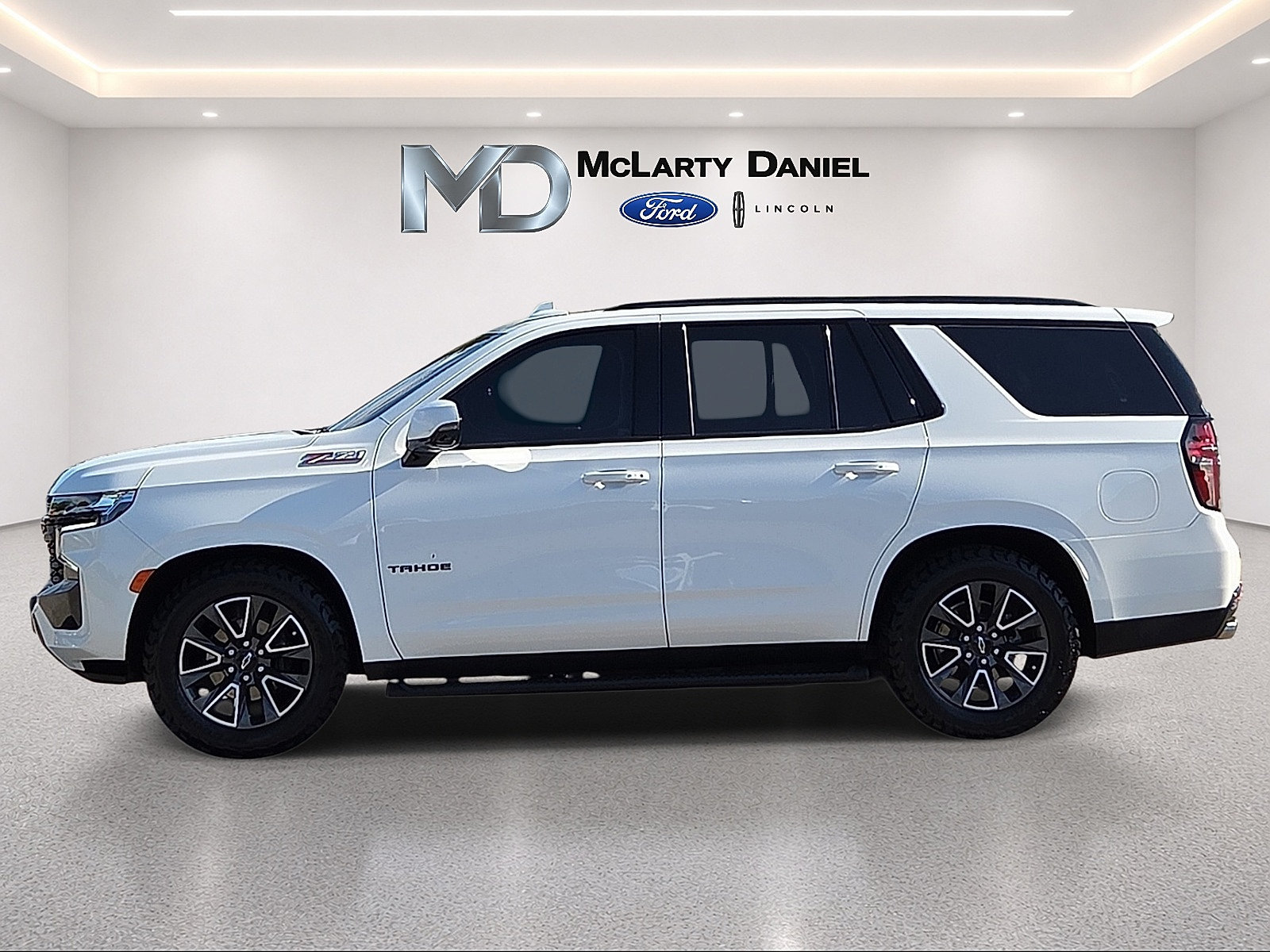 Used 2023 Chevrolet Tahoe Z71 w/ Z71 Off-Road Package AWD/4WD image 3