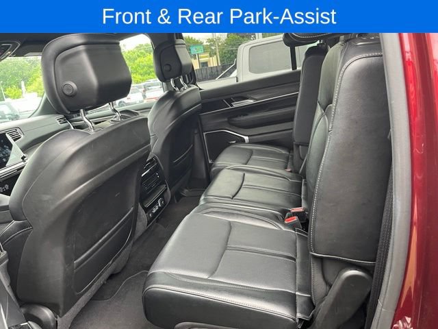 Used 2024 Jeep Wagoneer L Series II w/ Flexible Seating Group AWD/4WD image 9