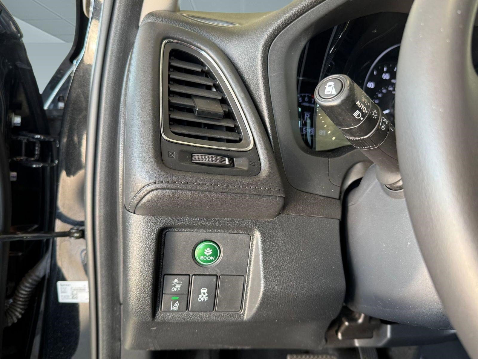 Used 2020 Honda HR-V Touring image 28