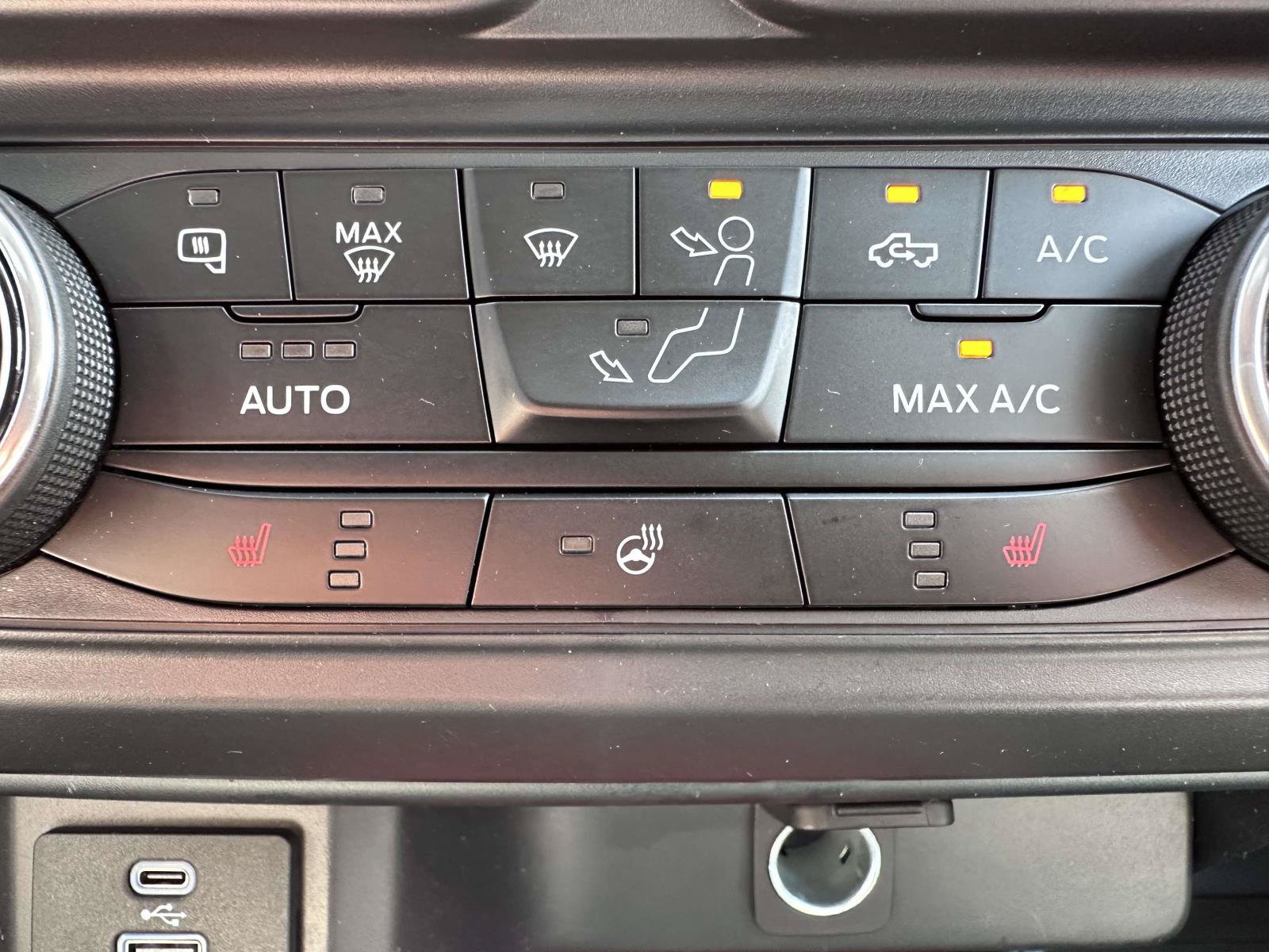 Certified 2024 Ford Maverick XLT w/ XLT Luxury Package AWD/4WD image 26