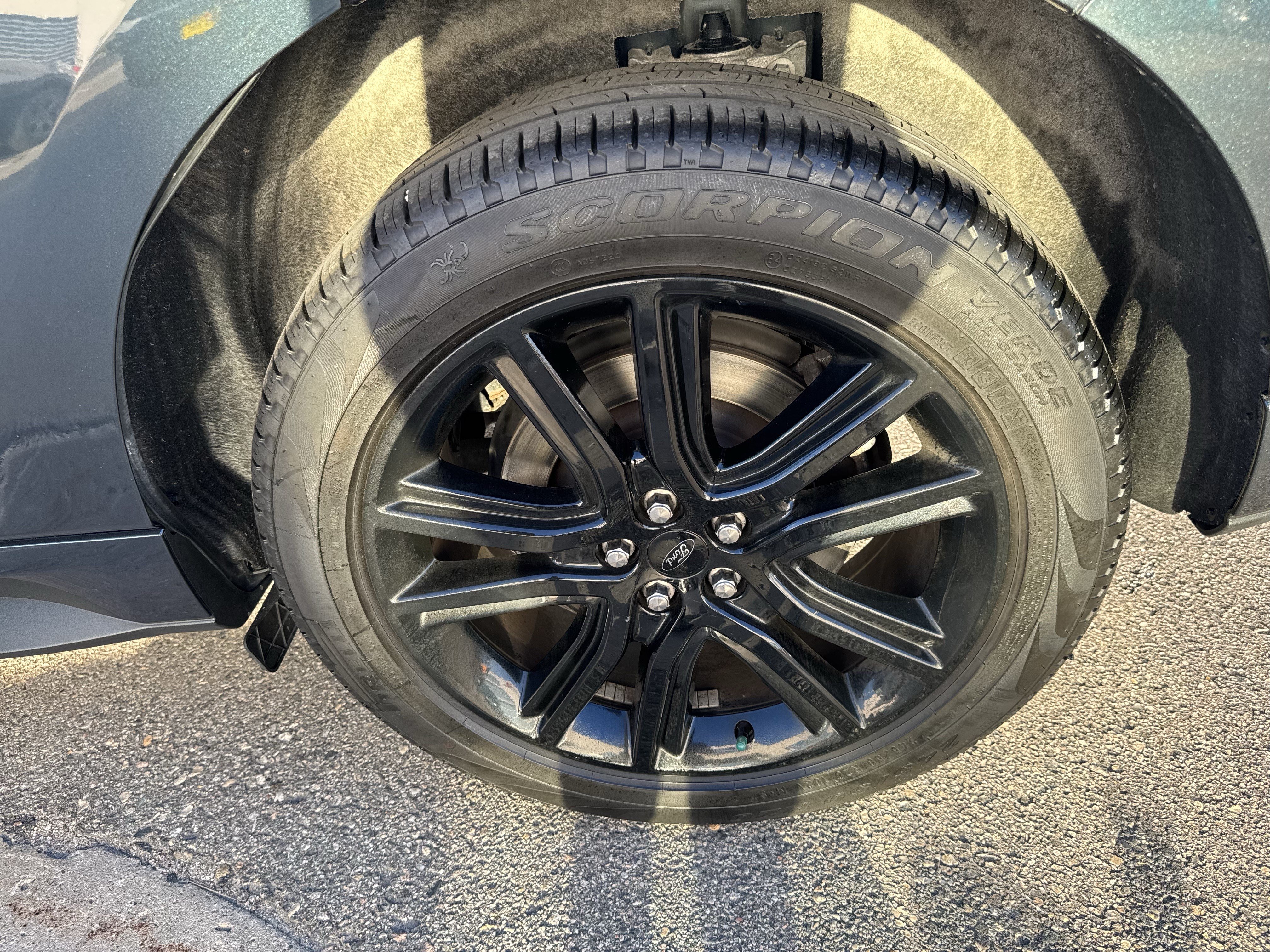 Certified 2024 Ford Edge ST-Line AWD/4WD image 9