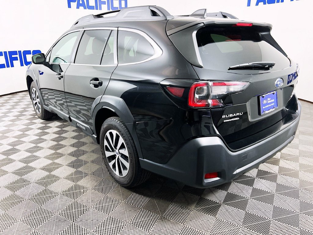 Used 2023 Subaru Outback Premium AWD/4WD image 5