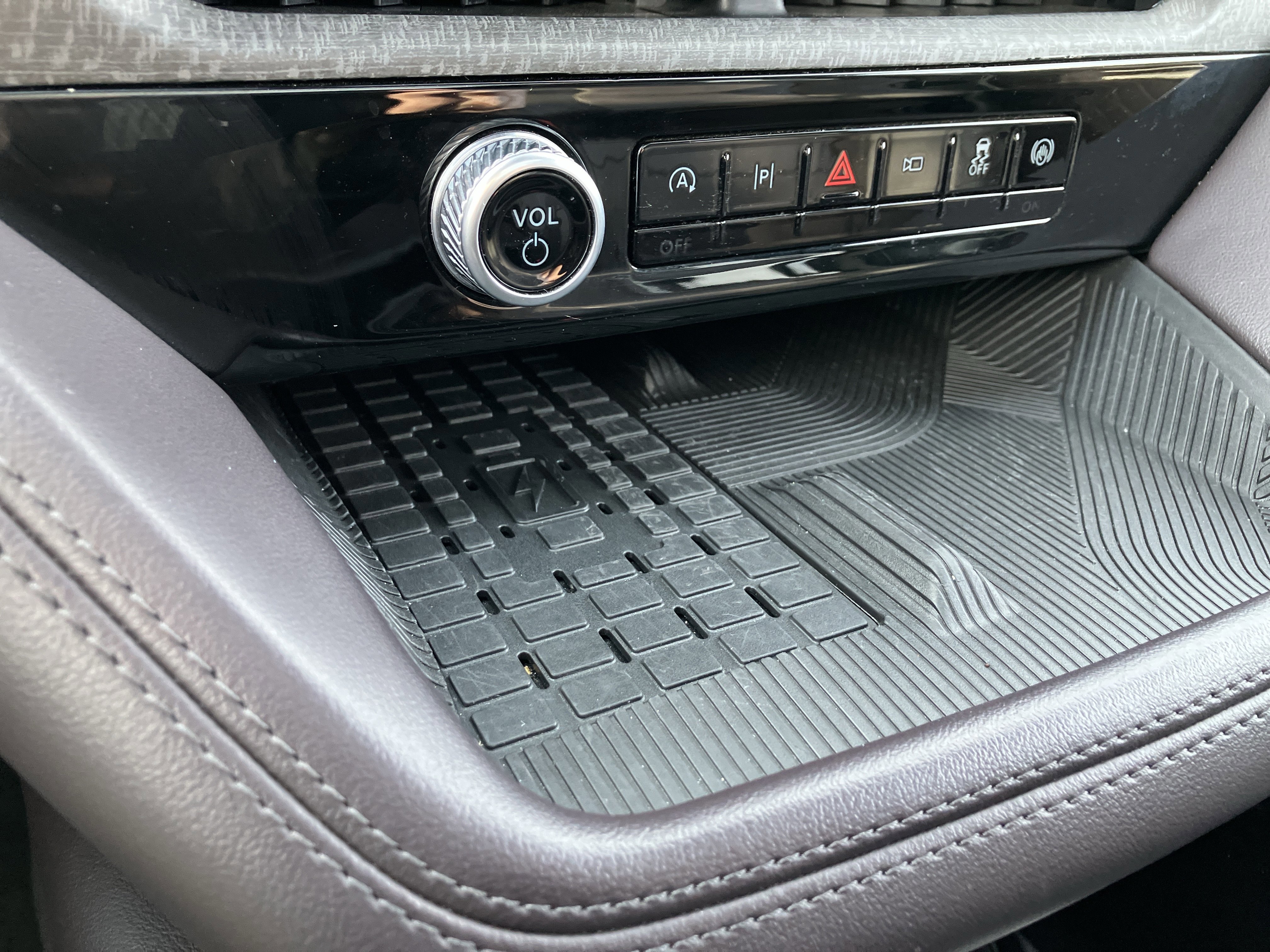 Certified 2025 Ford Explorer Platinum w/ LUX Leather Package image 46