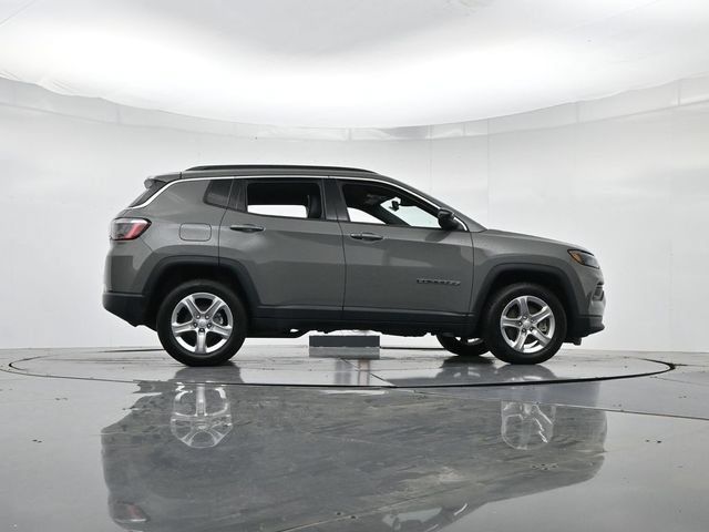 Used 2024 Jeep Compass Latitude AWD/4WD image 32
