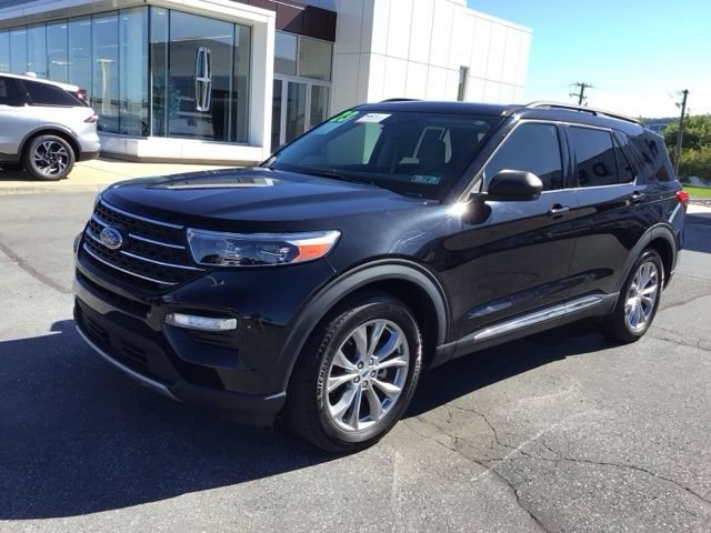 Certified 2023 Ford Explorer XLT w/ Equipment Group 202A RWD image 2