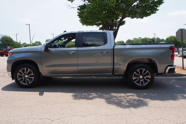 Used 2023 Chevrolet Silverado 1500 LT AWD/4WD image 4