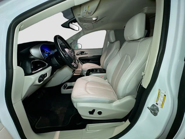 Used 2020 Chrysler Pacifica Touring-L image 19