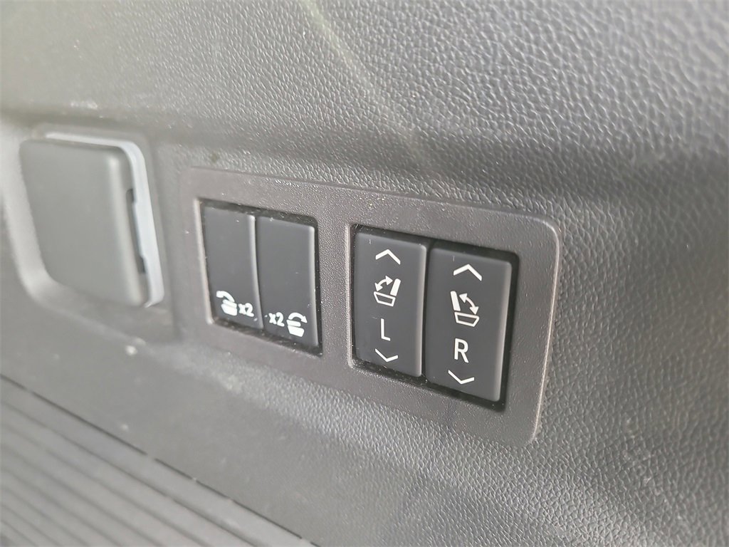 Used 2023 Chevrolet Tahoe LT w/ Luxury Package image 10