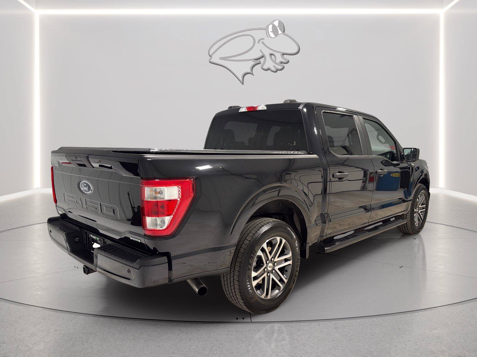 Certified 2022 Ford F150 XL w/ STX Appearance Package RWD image 5