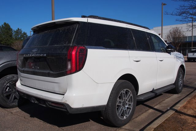 Certified 2025 Ford Expedition Active image 3