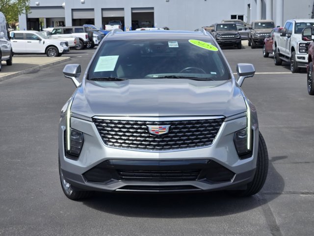 Used 2025 Cadillac XT4 Premium Luxury FWD image 2