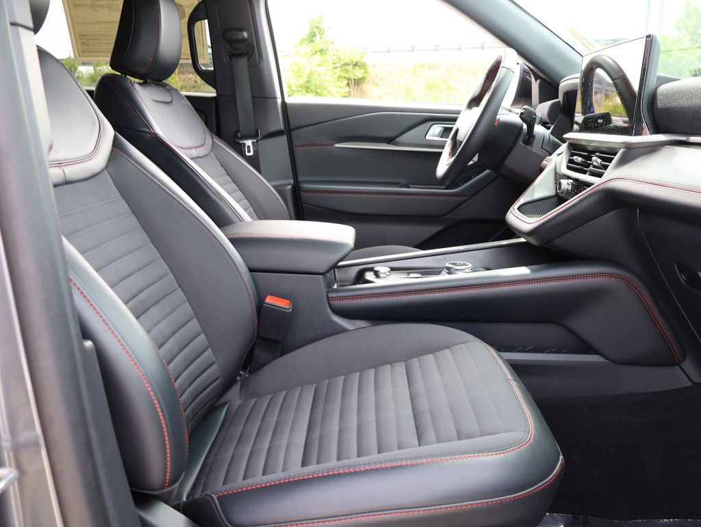 Certified 2025 Ford Explorer ST-Line w/ ST-Line Street Pack AWD/4WD image 9