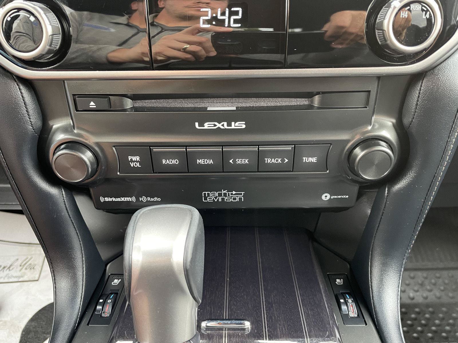 Used 2022 Lexus GX 460 Premium w/ Accessory Package AWD/4WD image 29