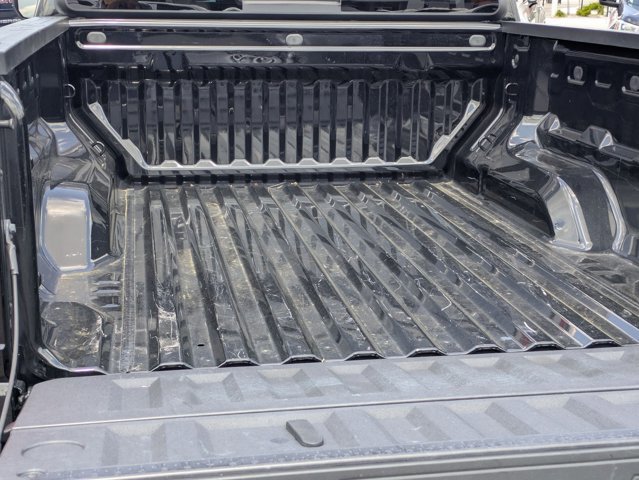 Used 2024 GMC Canyon AT4 w/ AT4 Premium Package image 9