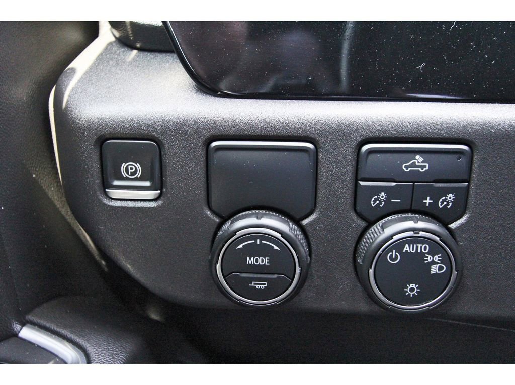 Used 2025 Chevrolet Silverado 1500 LT image 18
