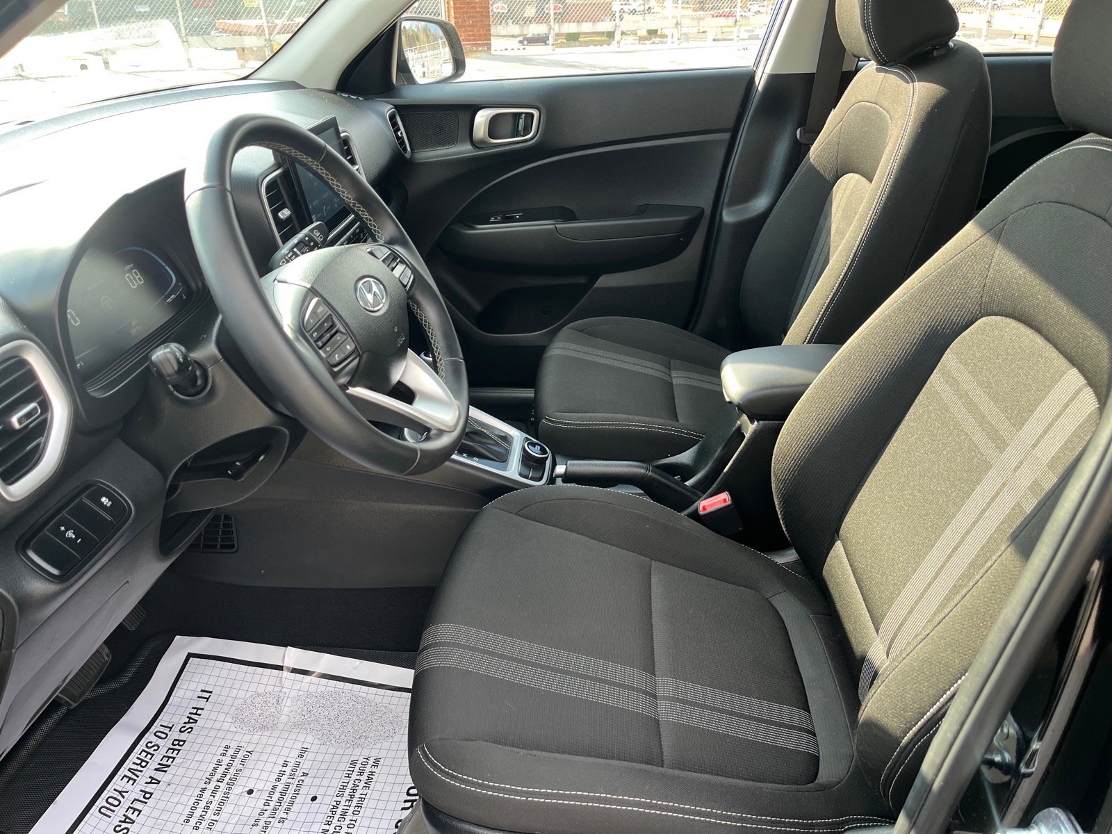 Used 2025 Hyundai Venue SEL FWD image 17